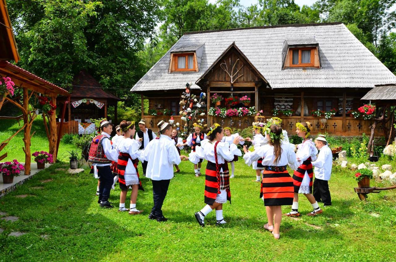 Pensiunea Rustic Oncesti Exteriör bild