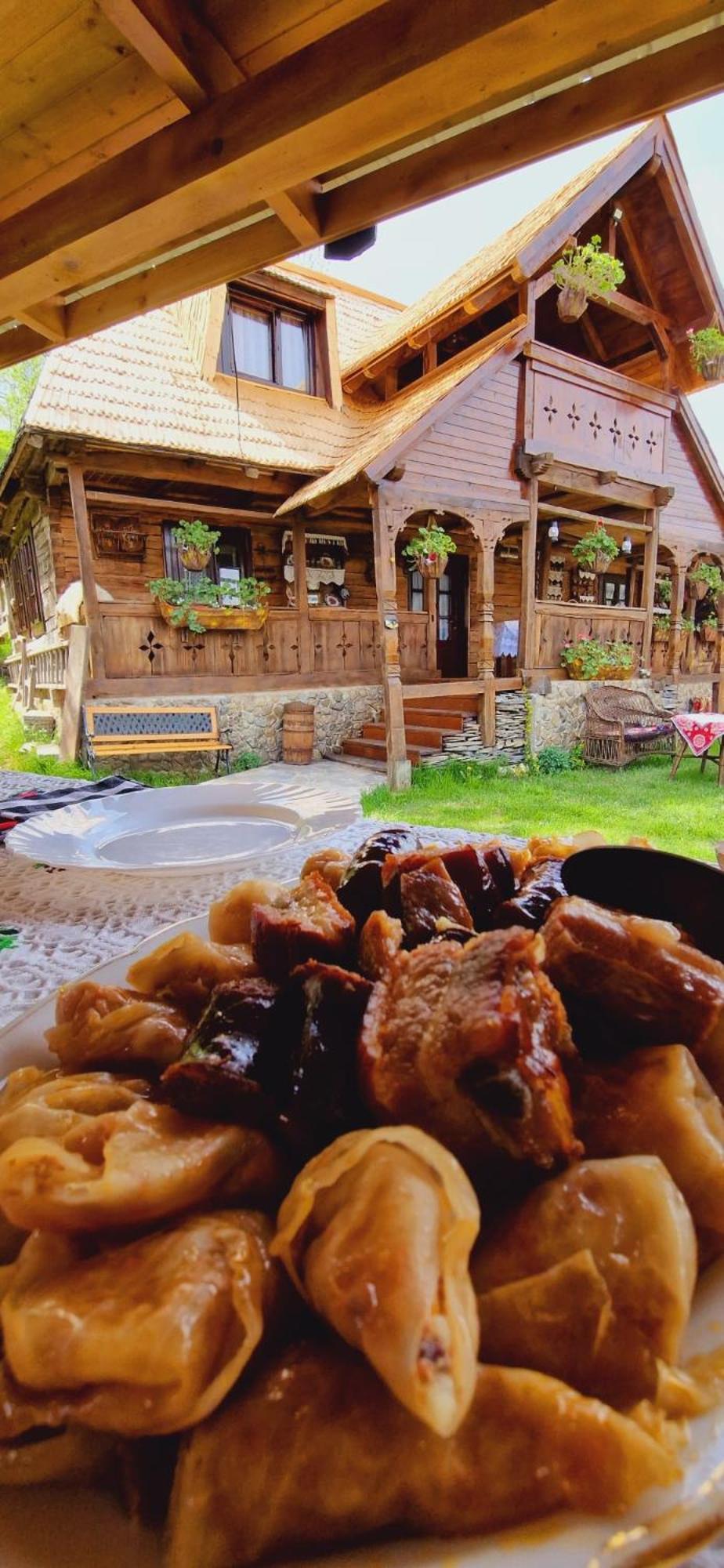 Pensiunea Rustic Oncesti Exteriör bild